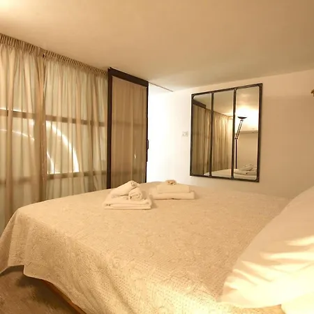Monti Holiday House-3